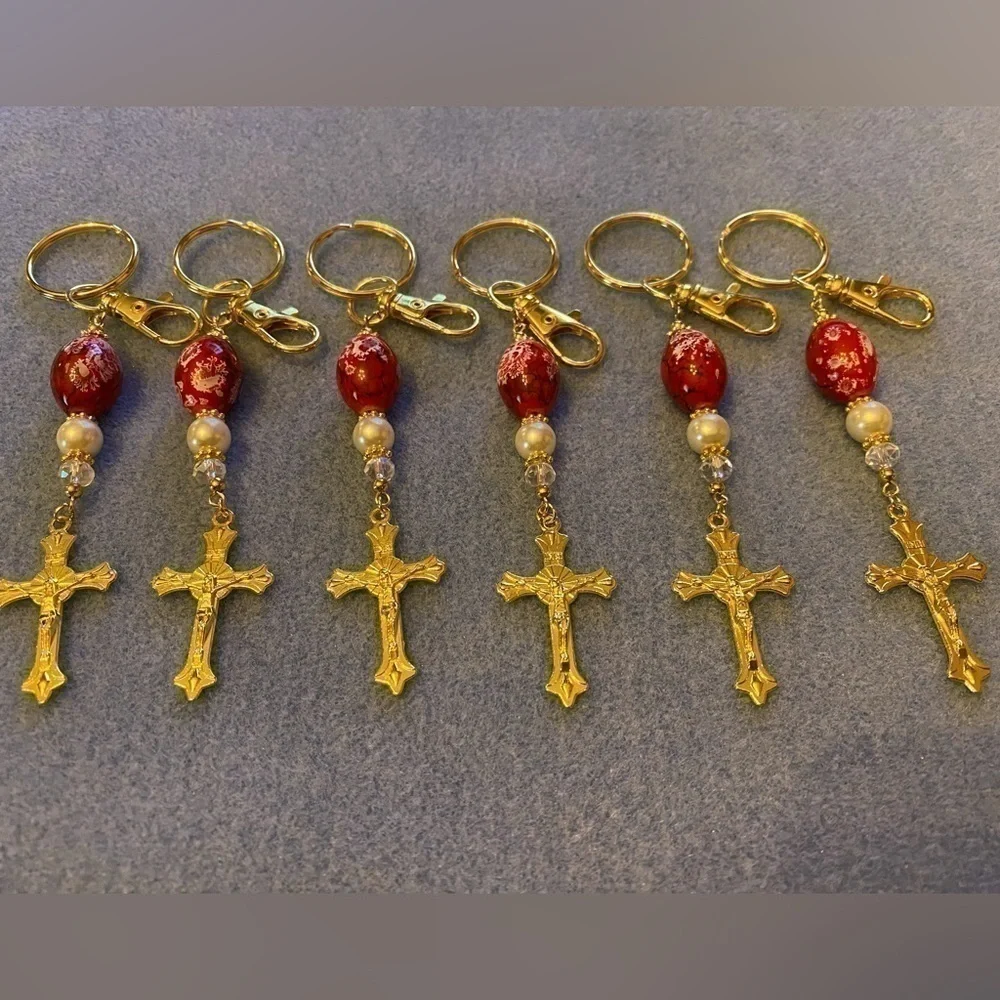 LOVELY HANDCRAFTED Red & White Glass Bead—Goldtone Keychain